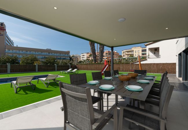 Villa in Pineda de Mar - Villa Malibu Villa in Pineda de Mar - Villa Malibu