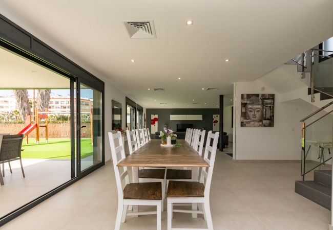 Villa in Pineda de Mar - Villa Malibu Villa in Pineda de Mar - Villa Malibu