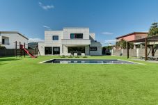 Villa in Pineda de Mar - Villa Malibu