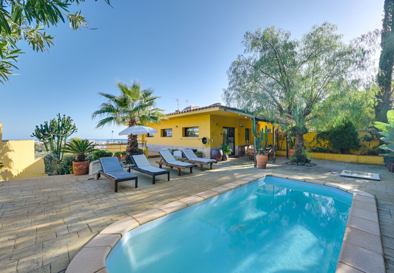 Rijhuis in Calella - Villa Botanica - cosy holiday home with private po