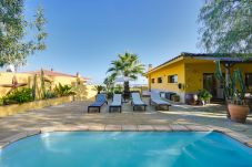 Rijhuis in Calella - Villa Botanica - cosy holiday home with private po