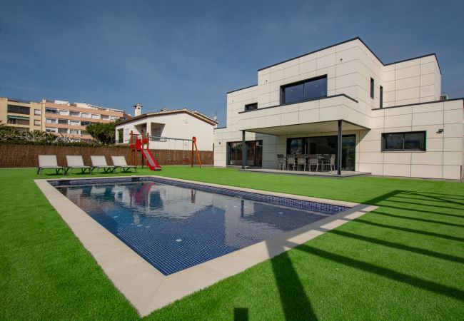 Villa en Pineda de Mar - Villa Malibu
