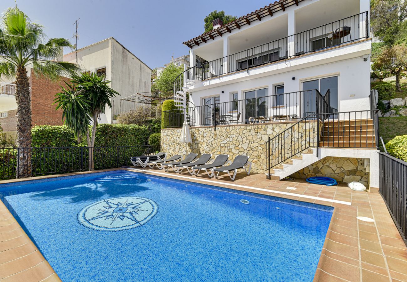 Villa in Blanes - Villa Calamar, near beach and fabulous sea views 