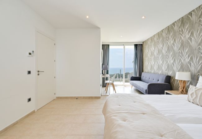 Villa in Blanes - Villa Alta Vista, modern luxury villa with stunnin Villa in Blanes - Villa Alta Vista, modern luxury villa with stunnin