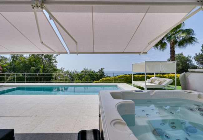 Villa in Blanes - Villa Alta Vista, modern luxury villa with stunnin Villa in Blanes - Villa Alta Vista, modern luxury villa with stunnin