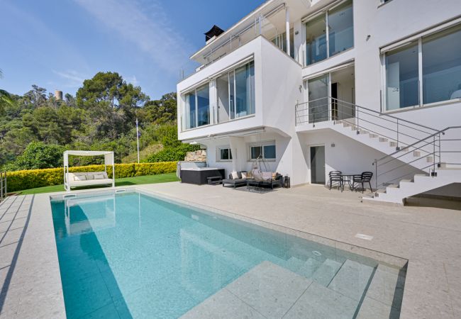 Villa in Blanes - Villa Alta Vista, modern luxury villa with stunnin Villa in Blanes - Villa Alta Vista, modern luxury villa with stunnin