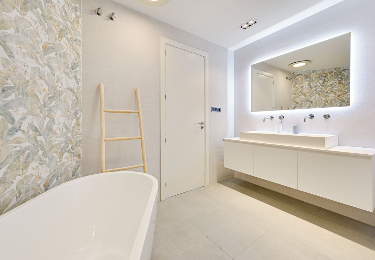 Villa in Blanes - Villa Alta Vista, modern luxury villa with stunnin Villa in Blanes - Villa Alta Vista, modern luxury villa with stunnin