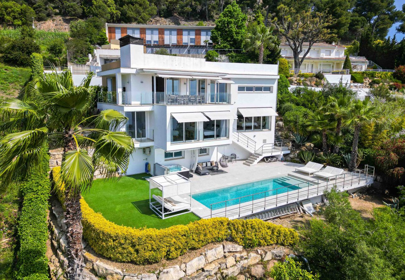 Villa in Blanes - Villa Alta Vista, modern luxury villa with stunnin Villa in Blanes - Villa Alta Vista, modern luxury villa with stunnin