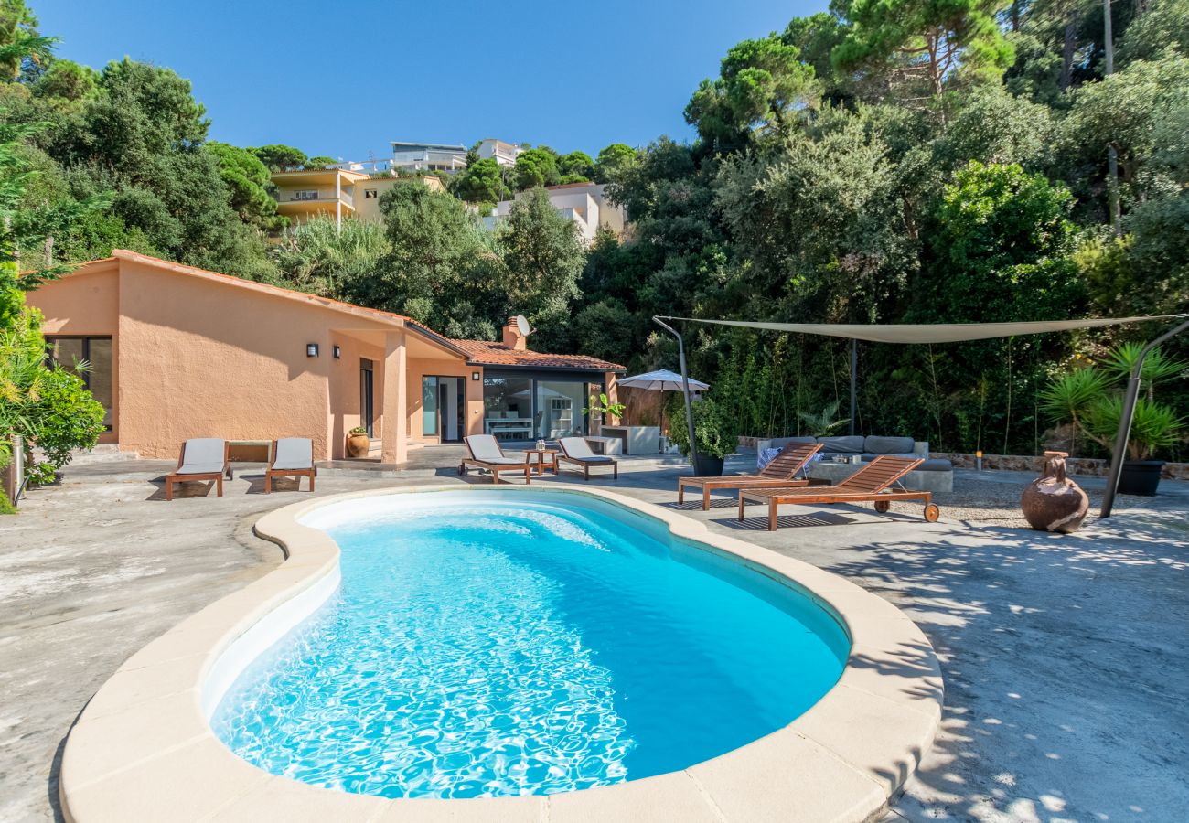 Villa in Lloret de Mar - Villa Eden