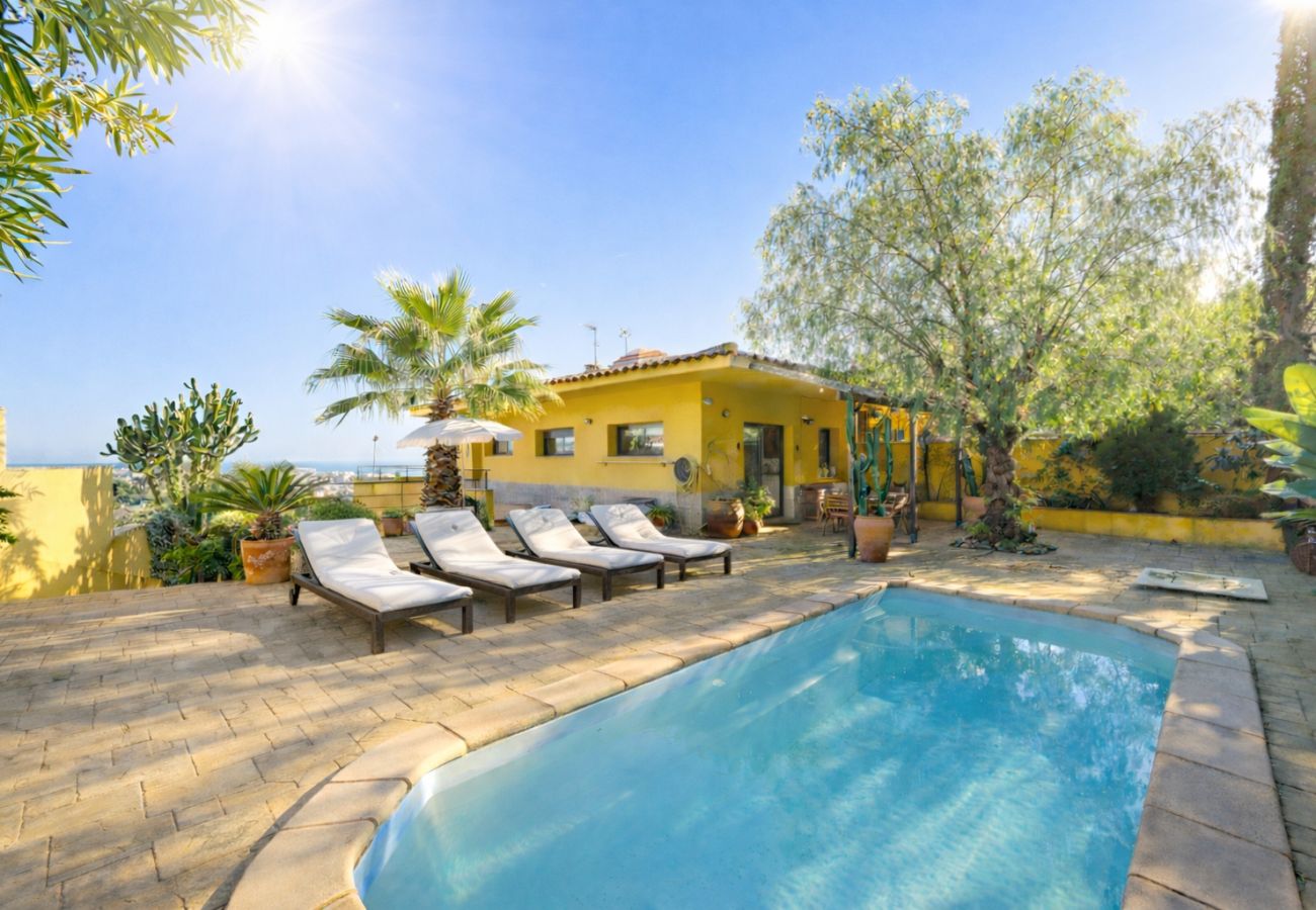 House in Calella - Villa Botanica - cosy holiday home with private po